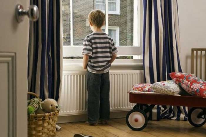 bambini-a-casa-da-soli-lasciarli-si-o-no