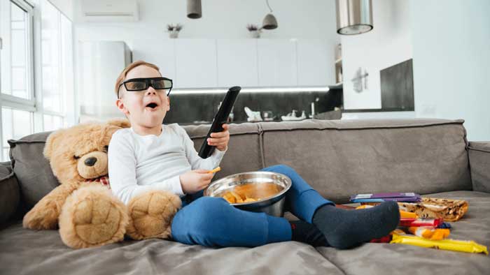 lasciare bambini a casa da soli si o no