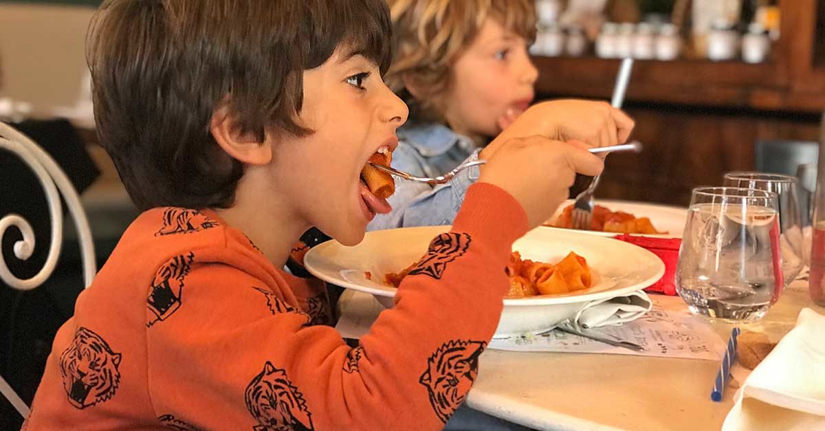 stare a tavola con i bambini consigli