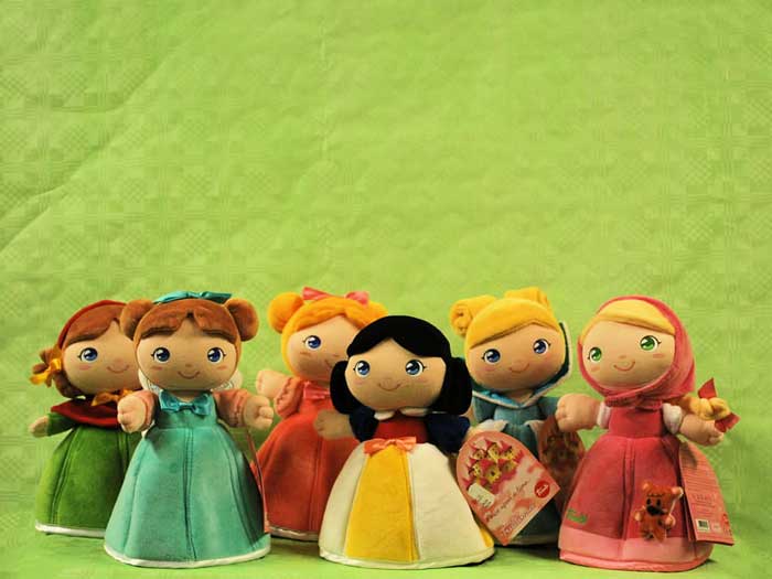 Giocattoli in legno e in stoffa