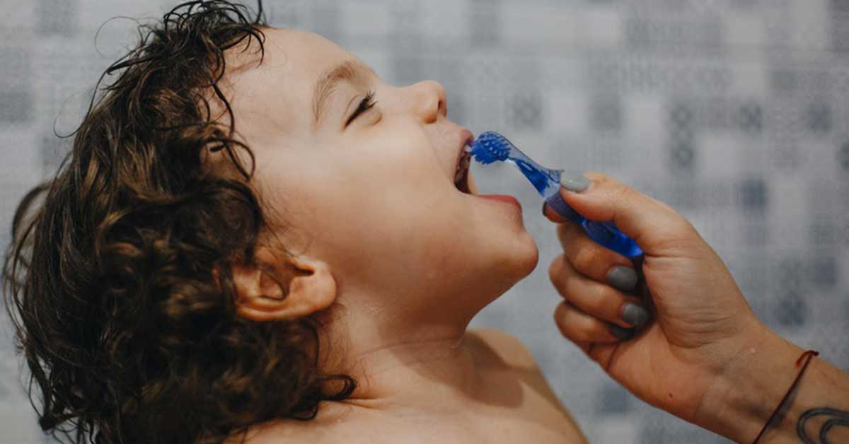 bambini-lavare-denti