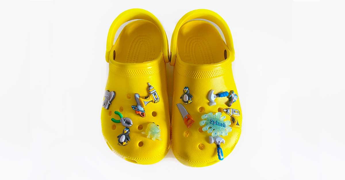 crocs-colorate-con-accessori