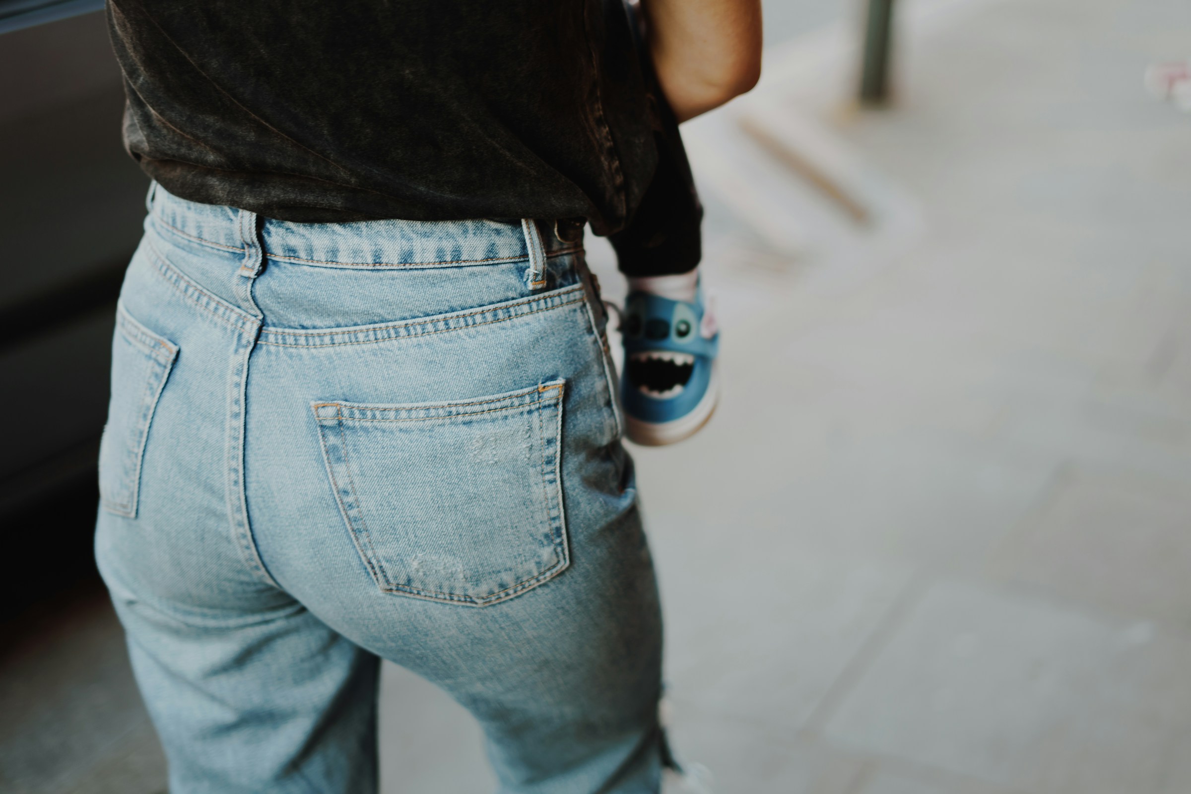 5 Look Comodi (ma Chic) per le Mamme Sempre in Movimento