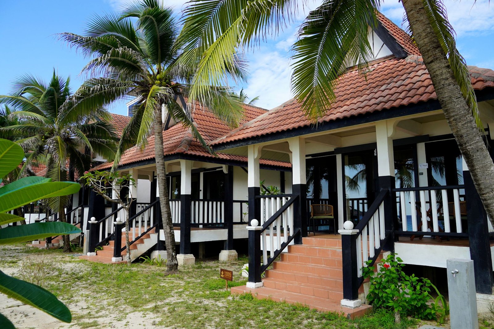 peridot-redang-beach-villa-exterior-palms