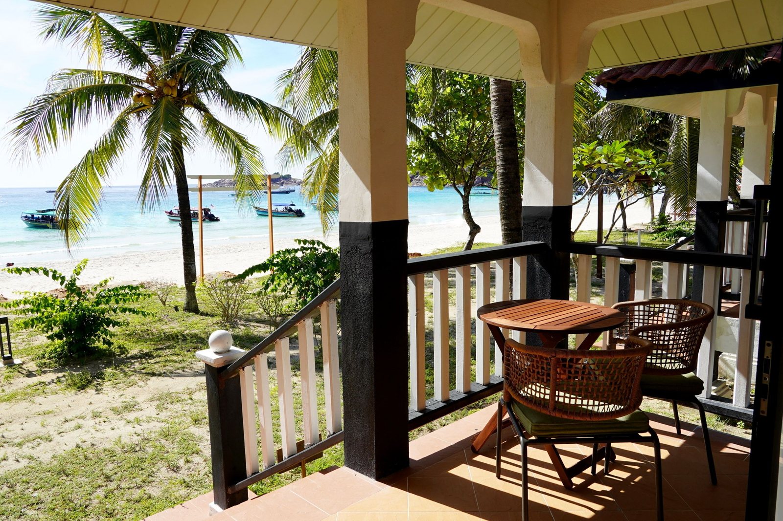peridot-redang-long-beach-villa-veranda-beach
